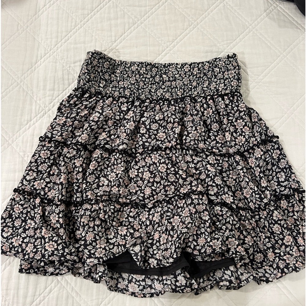American Eagle. Women’s medium, pink and black floral, mini shirt.